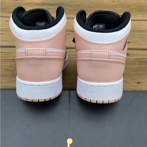 🦖SOLD!🦖Nike Jordan 1 Mid “Crimson Tint” 5.5y Artic Orange sneakers Unisex - Picture 15 of 16
